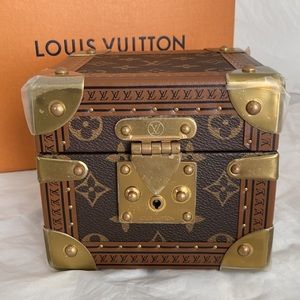 LOUIS VUITTON Monogram (LVxNBA) Soft trunk Phone Box M80102 Shoulder #11